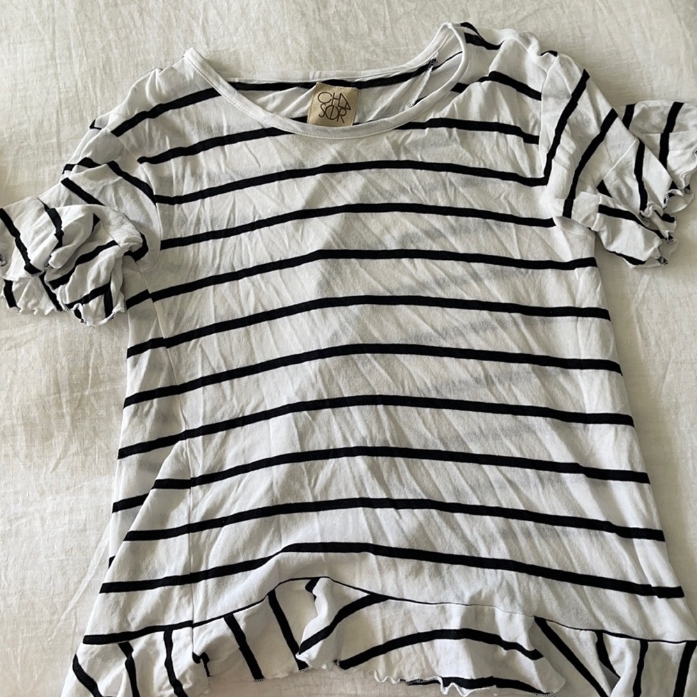 Short sleeve ruffle chasor top